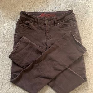 Delia’s brown straight leg jeans, fit a size small (2-4), close to new condition
